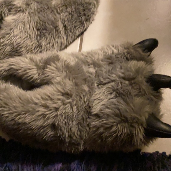 Monster house slippers size:9-10 - Picture 3 of 3